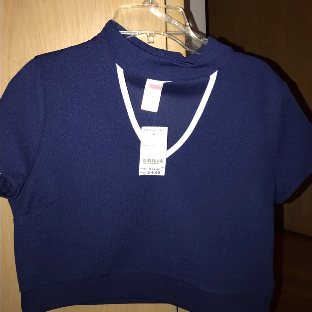 Crop top choker